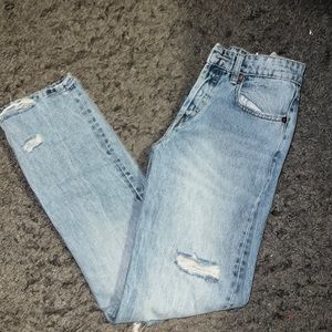 Zara- Distressed Straight cut jeans